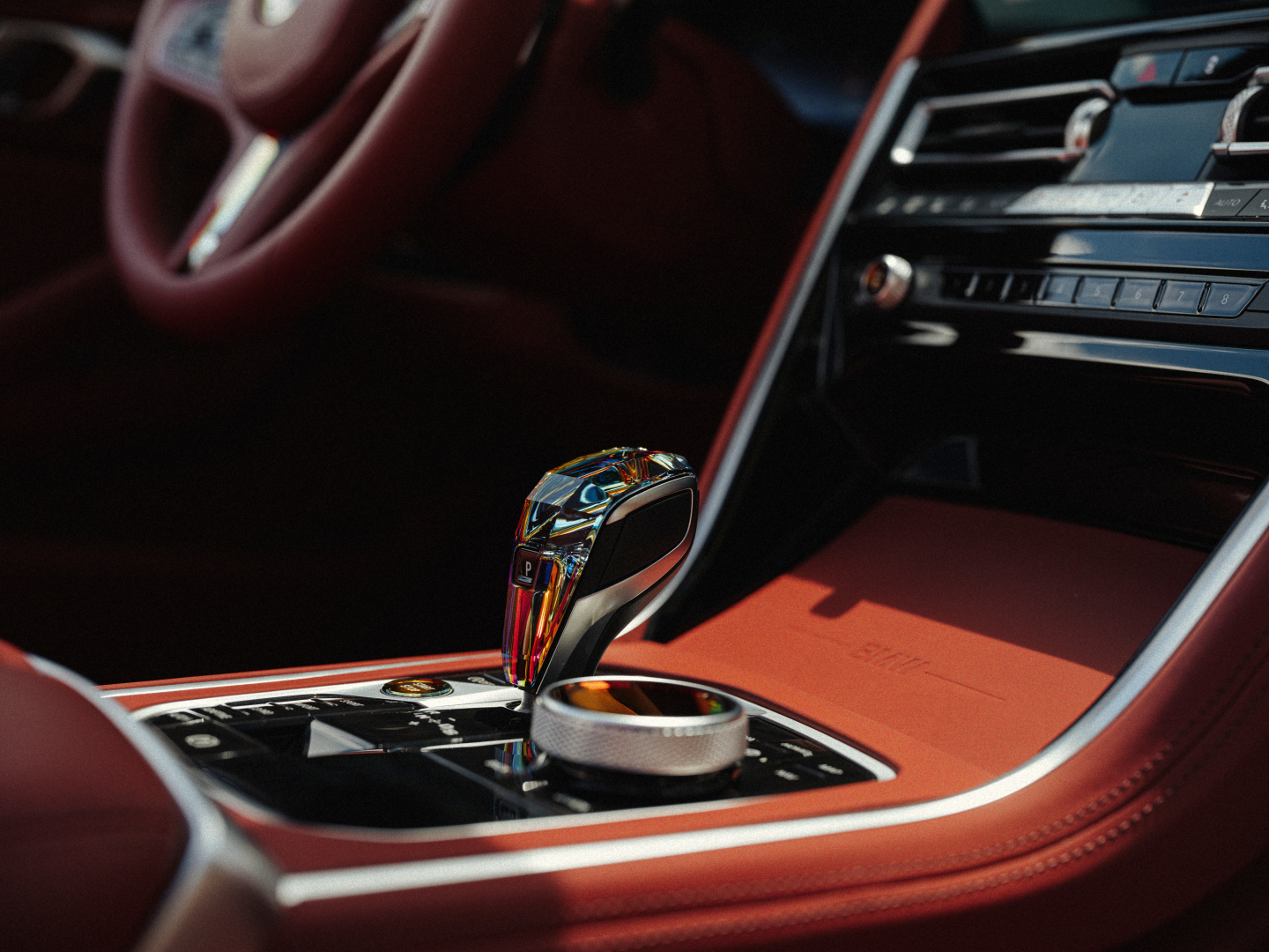 SMALL_P90551589_highRes